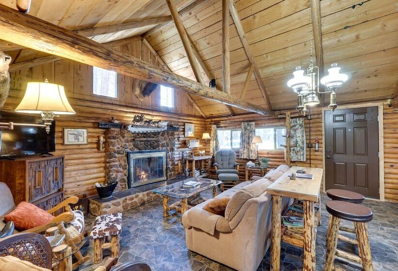 Remote Escape: Klamath Falls Cabin By Lake & Hikes