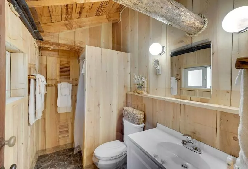 Remote Escape: Klamath Falls Cabin By Lake & Hikes