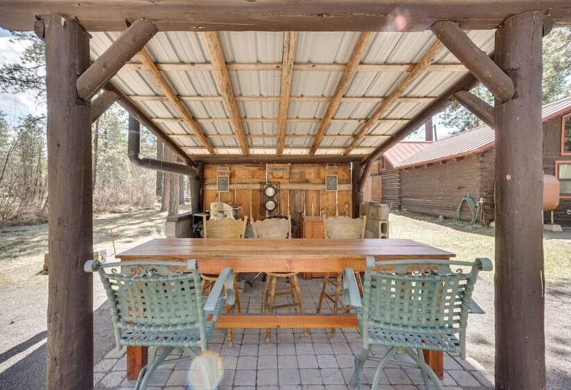 Remote Escape: Klamath Falls Cabin By Lake & Hikes