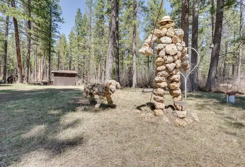 Remote Escape: Klamath Falls Cabin By Lake & Hikes