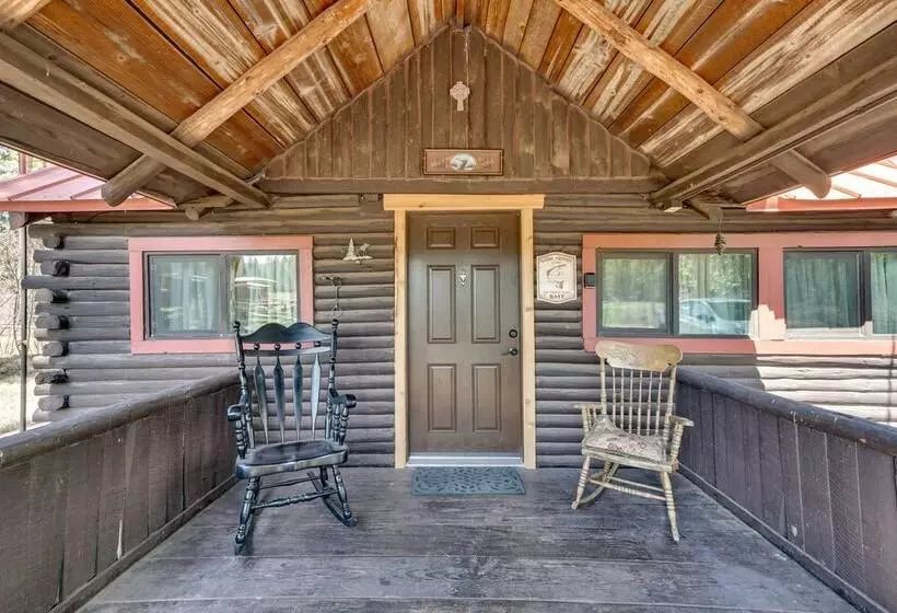 Remote Escape: Klamath Falls Cabin By Lake & Hikes