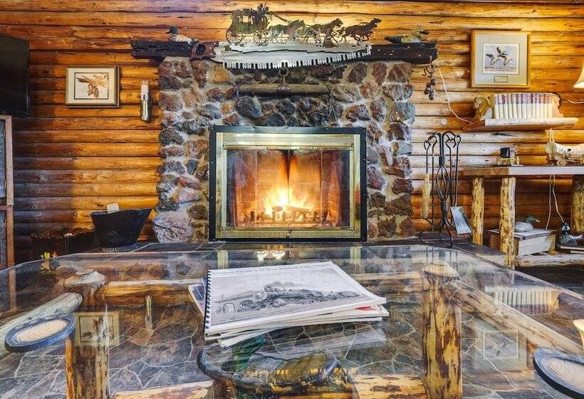 Remote Escape: Klamath Falls Cabin By Lake & Hikes