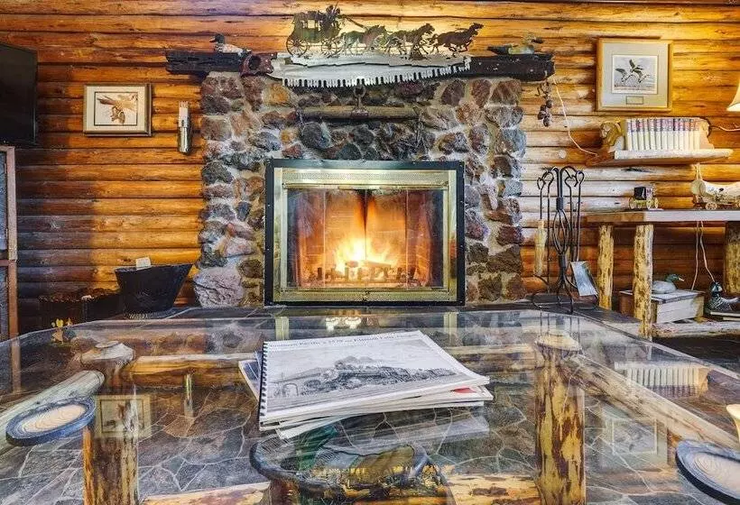 Remote Escape: Klamath Falls Cabin By Lake & Hikes