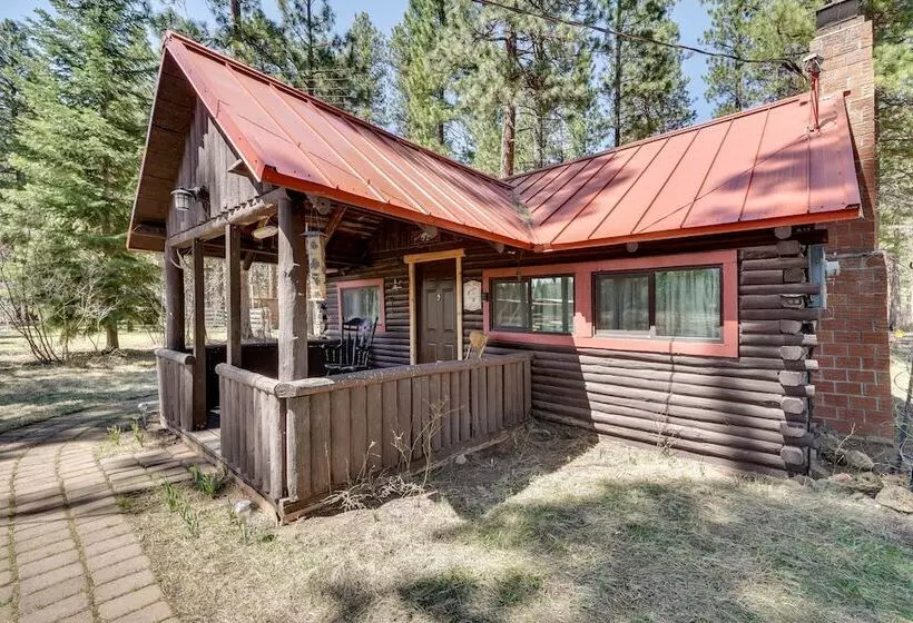 Remote Escape: Klamath Falls Cabin By Lake & Hikes