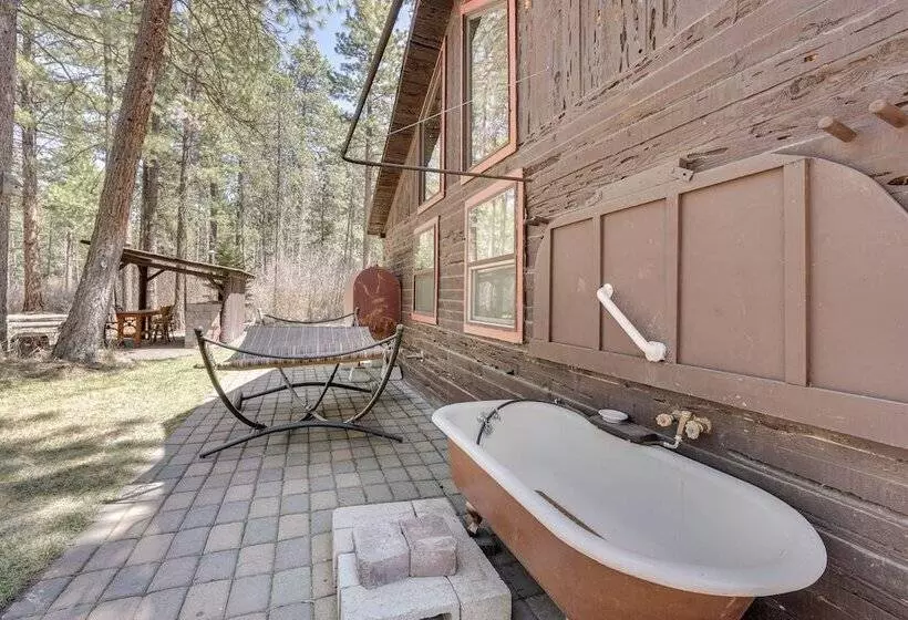 Remote Escape: Klamath Falls Cabin By Lake & Hikes