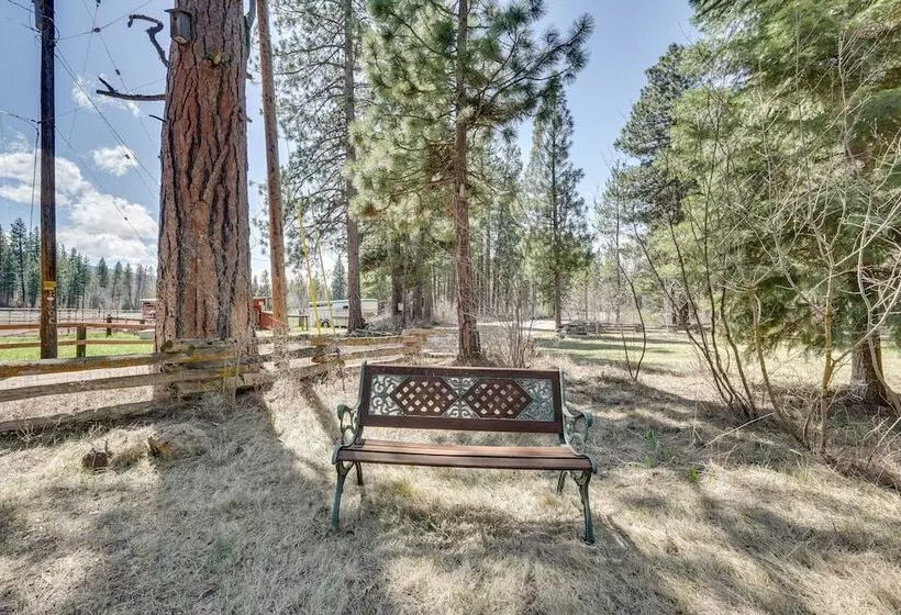 Remote Escape: Klamath Falls Cabin By Lake & Hikes