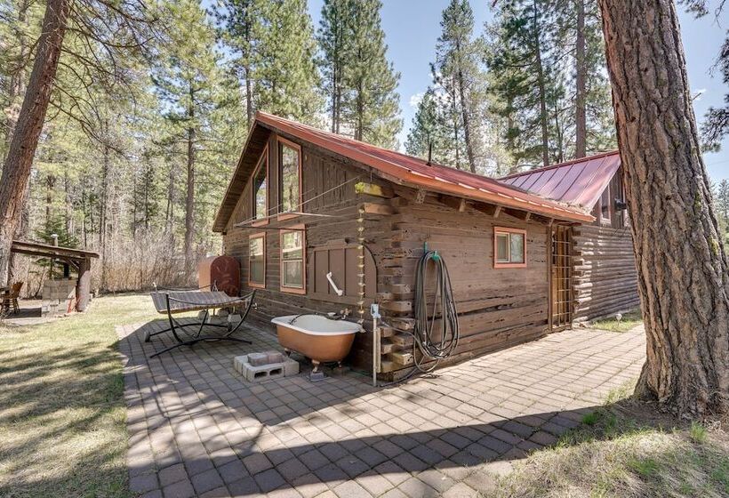 Remote Escape: Klamath Falls Cabin By Lake & Hikes