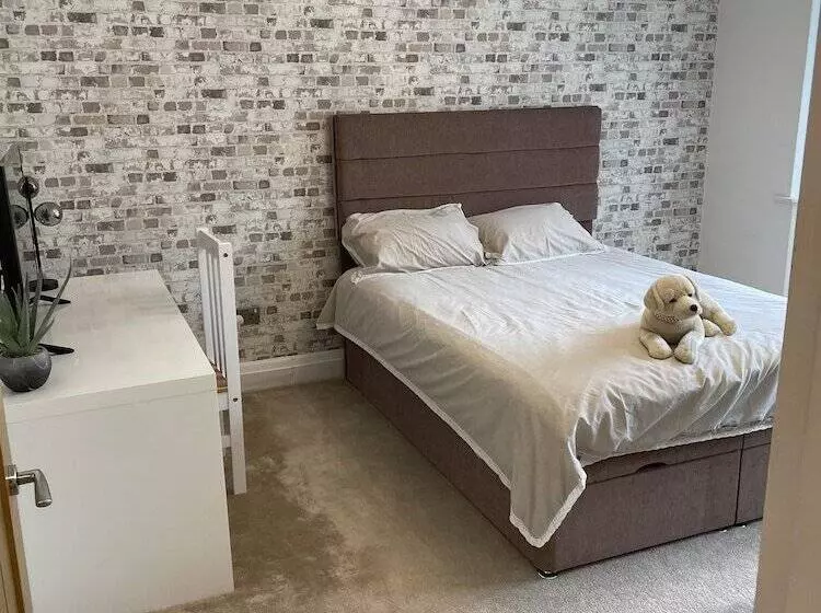 Residenssi Beautiful 5 Bed House In Walsall