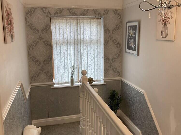 דירת נופש Beautiful 5 Bed House In Walsall