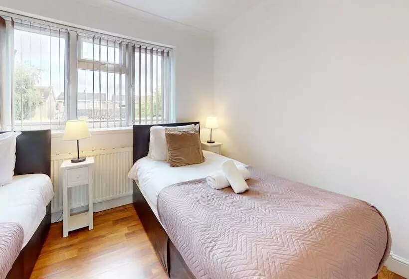 Residenssi Charming 5 Bed House In Grays