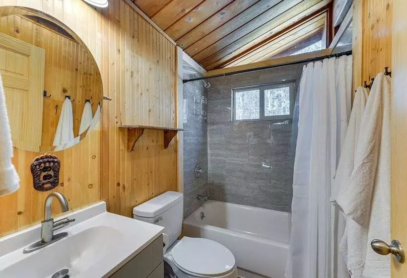 Rustic Idaho Retreat W/ Deck, Grill & Chiminea!