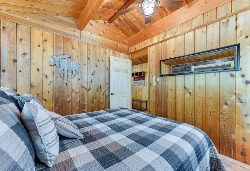 Rustic Idaho Retreat W/ Deck, Grill & Chiminea!