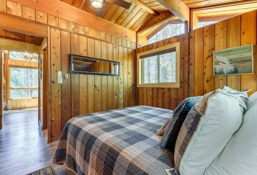 Rustic Idaho Retreat W/ Deck, Grill & Chiminea!