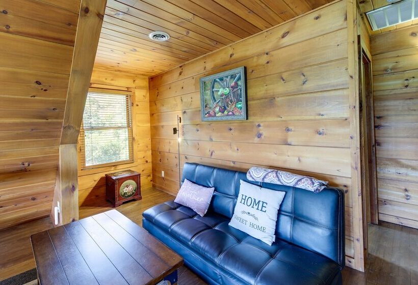 Sevierville Cabin W/ Hot Tub & Mountain View Deck