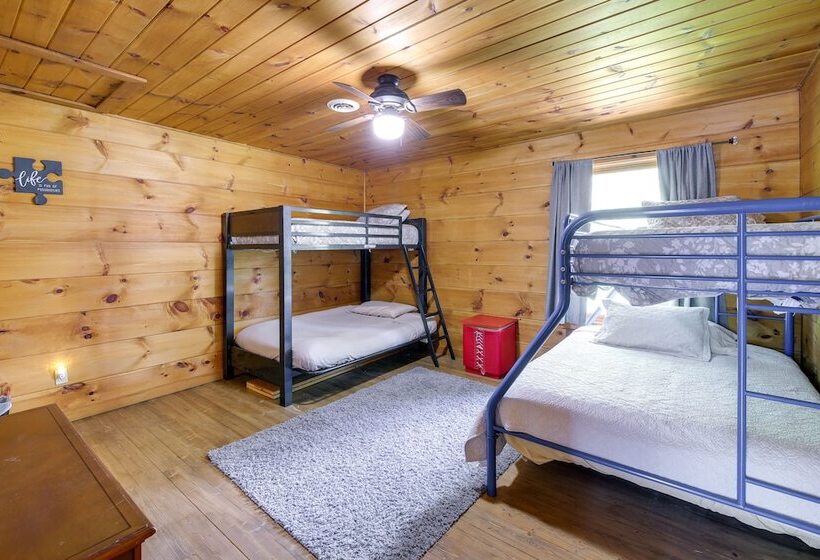 Sevierville Cabin W/ Hot Tub & Mountain View Deck