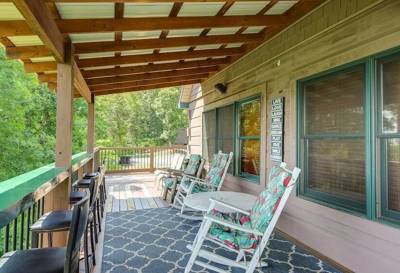 Sevierville Cabin W/ Hot Tub & Mountain View Deck
