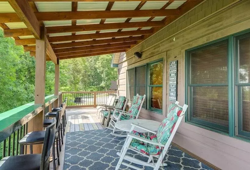 Sevierville Cabin W/ Hot Tub & Mountain View Deck