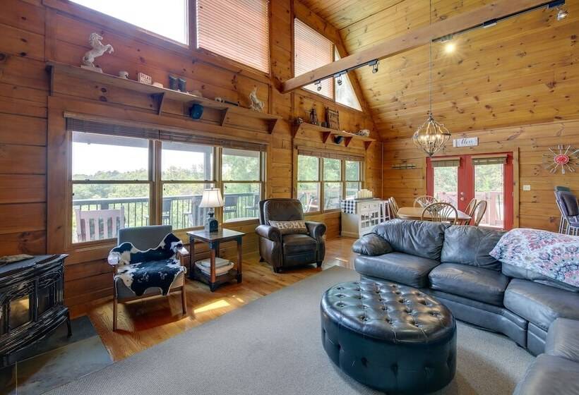 Sevierville Cabin W/ Hot Tub & Mountain View Deck