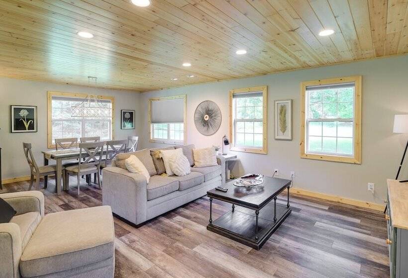 Sevierville Cabin W/ Private Hot Tub & Fire Pit