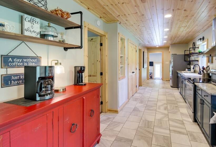 Sevierville Cabin W/ Private Hot Tub & Fire Pit