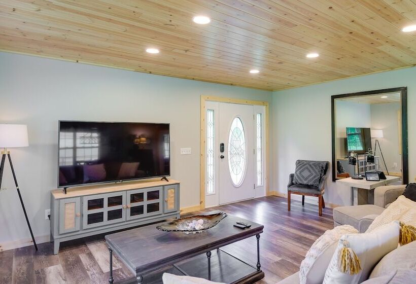 Sevierville Cabin W/ Private Hot Tub & Fire Pit