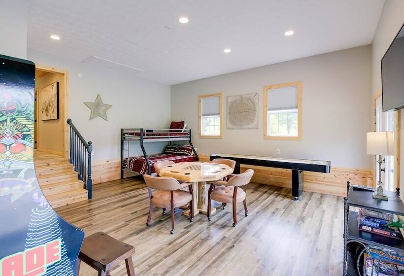 Sevierville Cabin W/ Private Hot Tub & Fire Pit