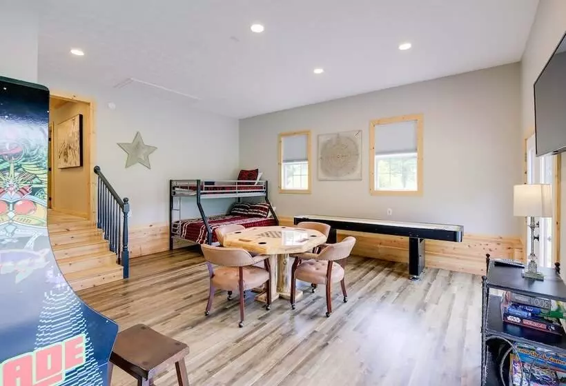 Sevierville Cabin W/ Private Hot Tub & Fire Pit