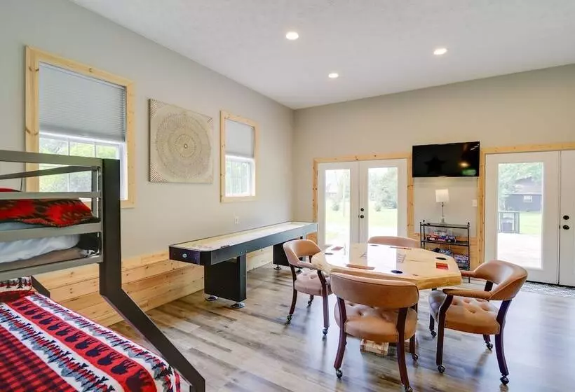 Sevierville Cabin W/ Private Hot Tub & Fire Pit