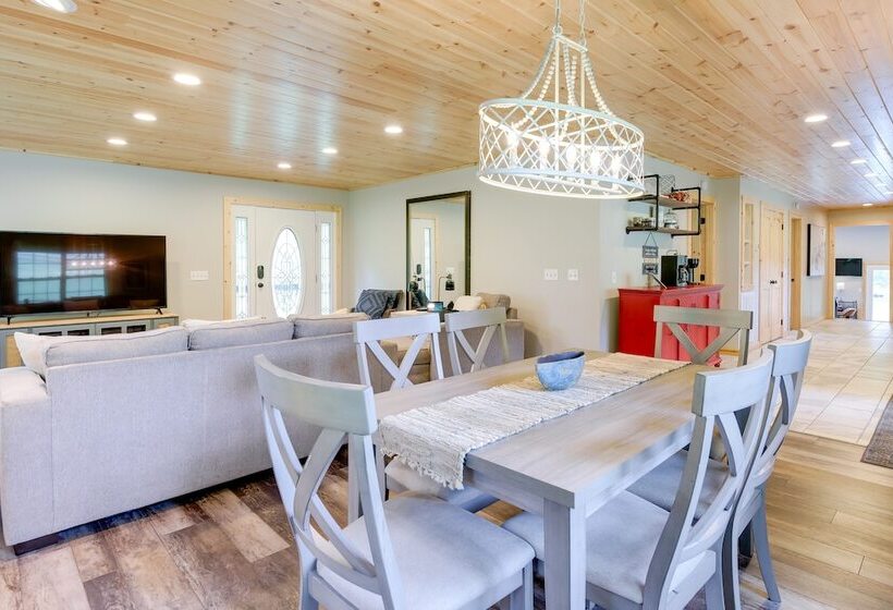 Sevierville Cabin W/ Private Hot Tub & Fire Pit