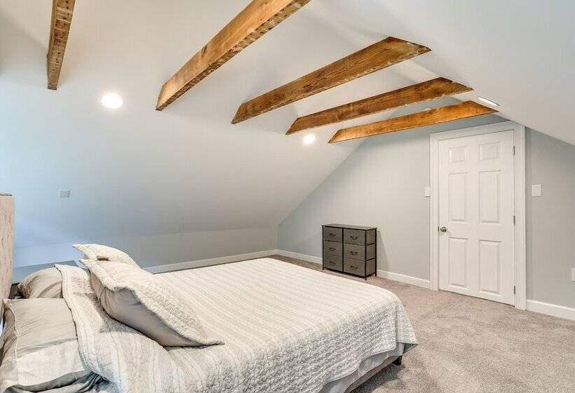 Spacious Country Home In Coatesville On Old Ranch!