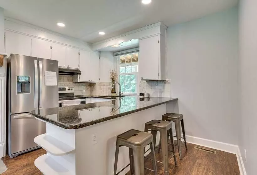 Spacious Country Home In Coatesville On Old Ranch!