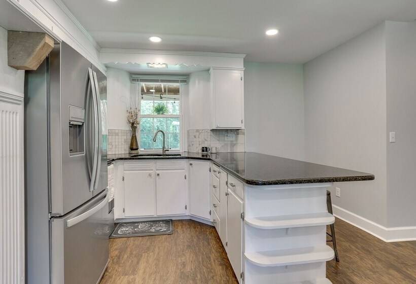 Spacious Country Home In Coatesville On Old Ranch!