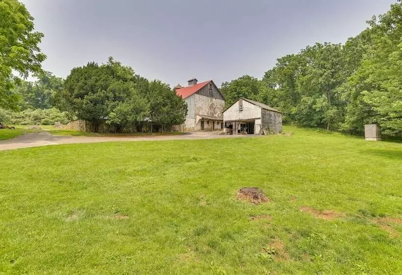 Spacious Country Home In Coatesville On Old Ranch!