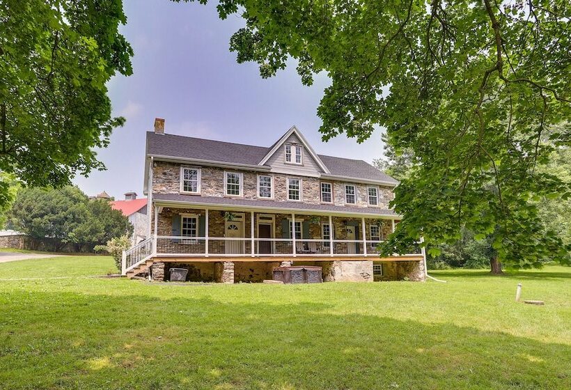 Spacious Country Home In Coatesville On Old Ranch!