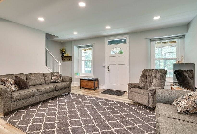 Spacious Country Home In Coatesville On Old Ranch!