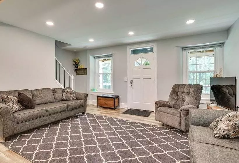 Spacious Country Home In Coatesville On Old Ranch!