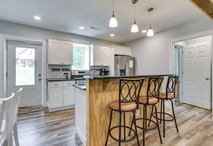 Spacious Country Home In Coatesville On Old Ranch!