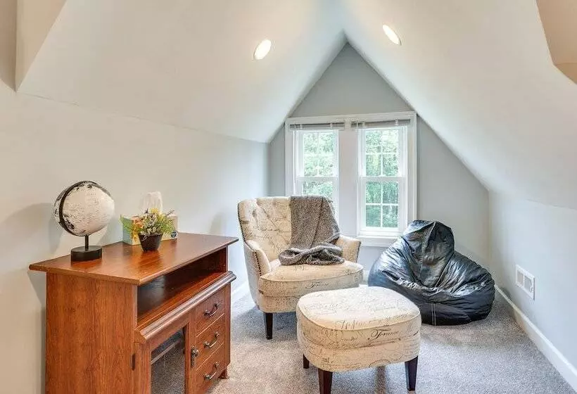 Spacious Country Home In Coatesville On Old Ranch!