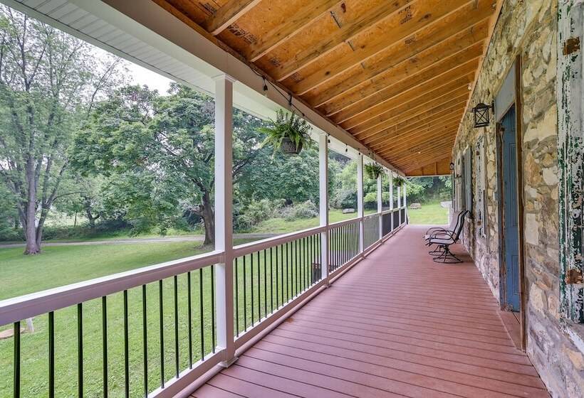 Spacious Country Home In Coatesville On Old Ranch!