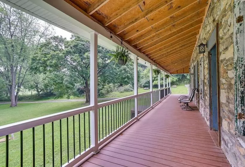 Spacious Country Home In Coatesville On Old Ranch!