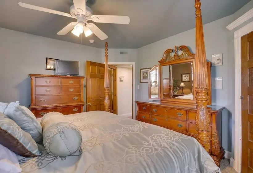 Spacious Jersey Shore Getaway: Walk To Beach!