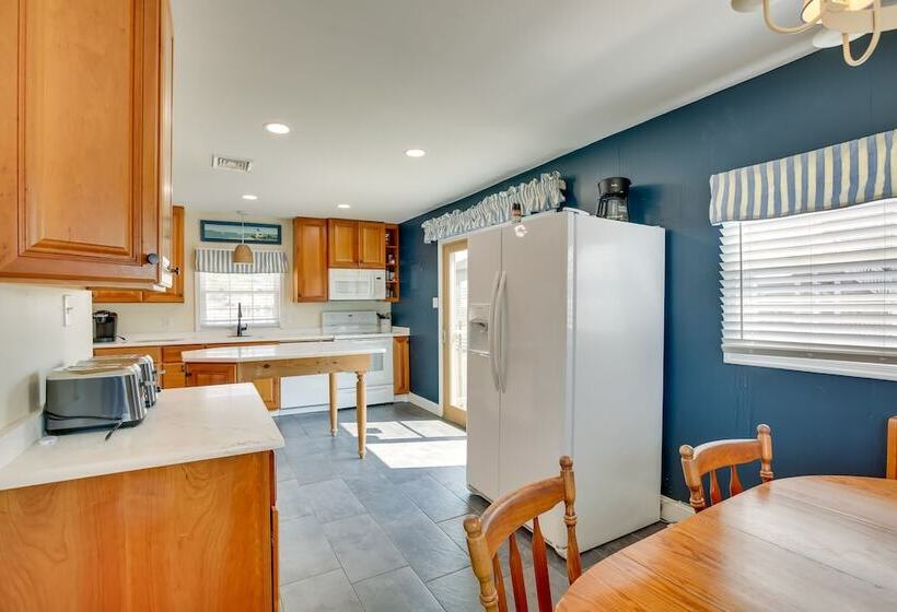 Spacious Jersey Shore Getaway: Walk To Beach!