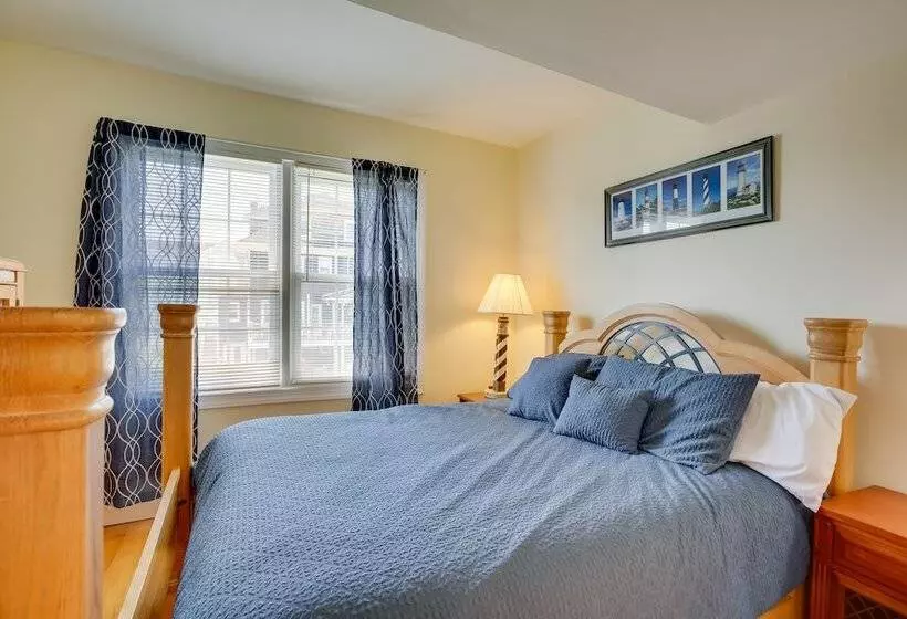 Spacious Jersey Shore Getaway: Walk To Beach!