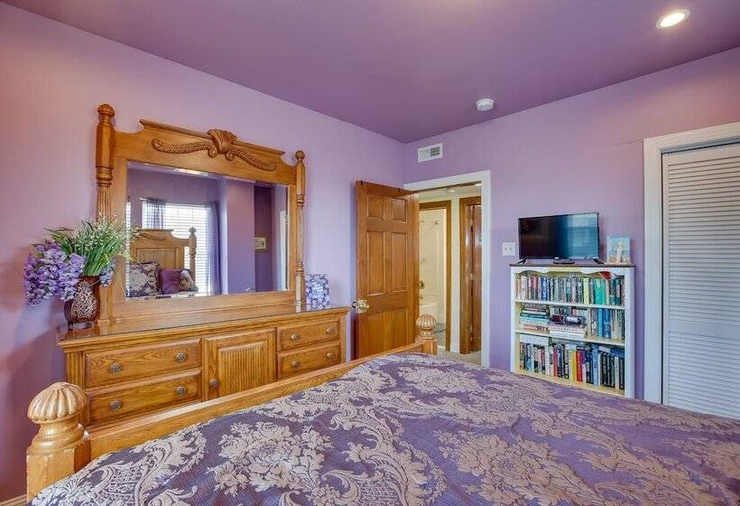 Spacious Jersey Shore Getaway: Walk To Beach!