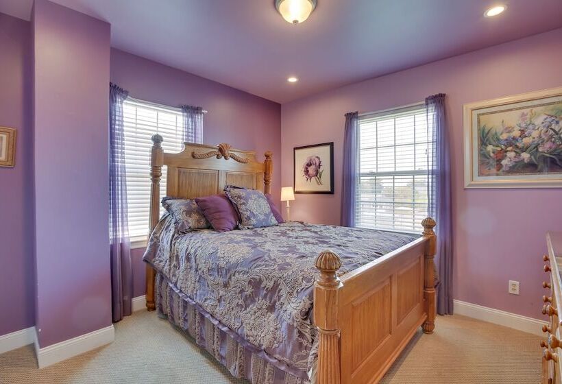 Spacious Jersey Shore Getaway: Walk To Beach!