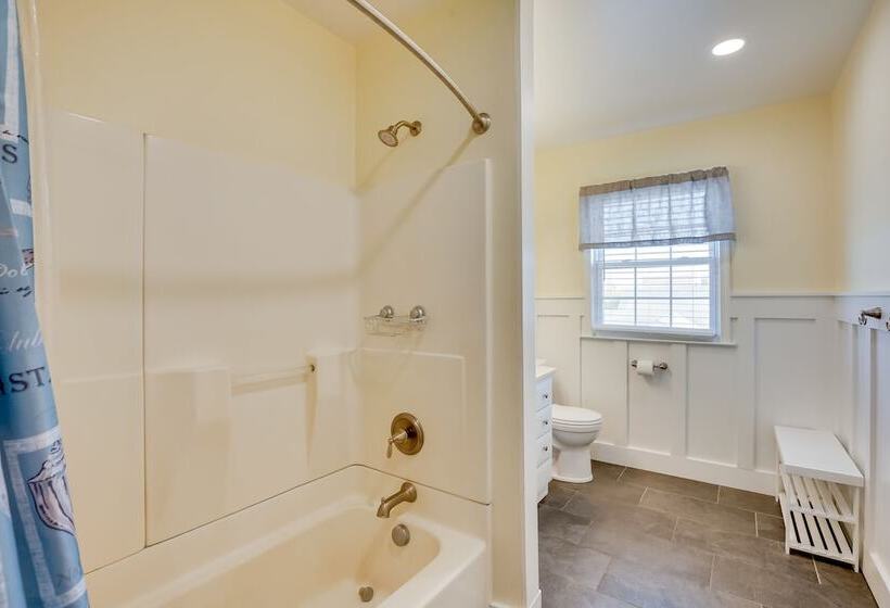 Spacious Jersey Shore Getaway: Walk To Beach!