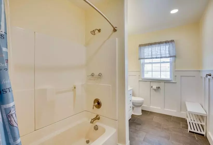 Spacious Jersey Shore Getaway: Walk To Beach!