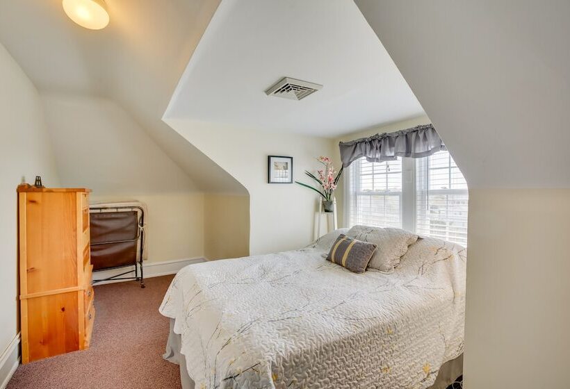 Spacious Jersey Shore Getaway: Walk To Beach!