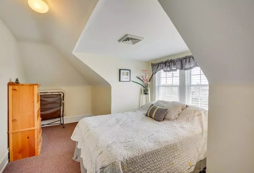 Spacious Jersey Shore Getaway: Walk To Beach!