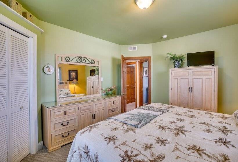 Spacious Jersey Shore Getaway: Walk To Beach!